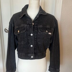 Womens Levi’s black cropped jean jacket
